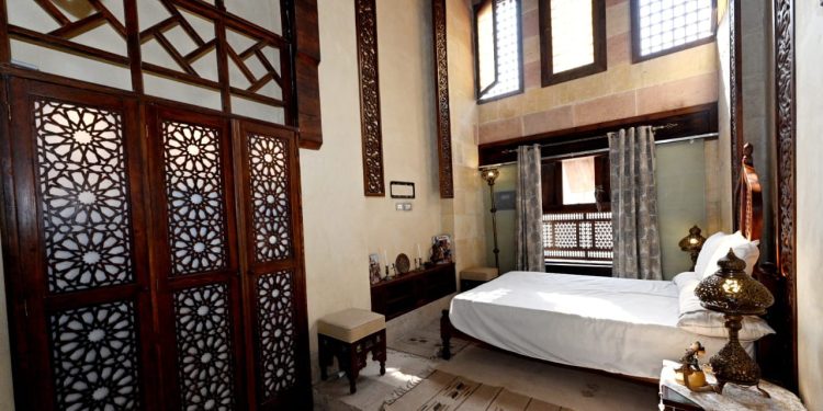 وزير الإسكان يتفقد سير العمل بمشروع ترميم وإعادة تأهيل وتوظيف وكالة قايتباى بالجمالية بمحافظة القاهرة