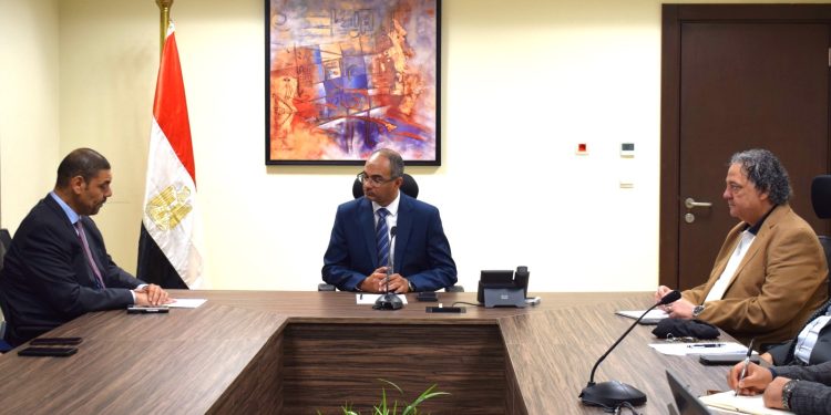 نائب وزير الإسكان يلتقي ممثلي شركات أحد التحالفات المهتمة بتوطين صناعة مكونات مشروعات مياه الشرب والصرف الصحي