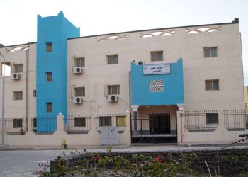 وزير الإسكان يتابع انتظام سير الحياة والخدمات المقدمة لمتضرري السيول بعد نقلهم لـ”زهور 15 مايو”