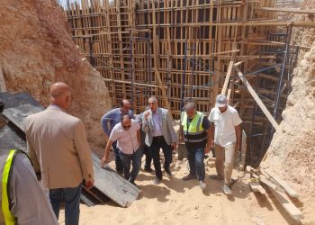 نائب رئيس هيئة المجتمعات العمرانية يتفقد مشروع الخزانات الاستراتيجية سعة 80 ألف م3 بمدينة حدائق أكتوبر 