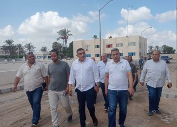 مساعد نائب المجتمعات العمرانية يتفقد محطات مياه الشرب والصرف الصحي بالصالحية الجديدة