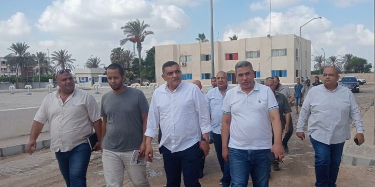 مساعد نائب المجتمعات العمرانية يتفقد محطات مياه الشرب والصرف الصحي بالصالحية الجديدة