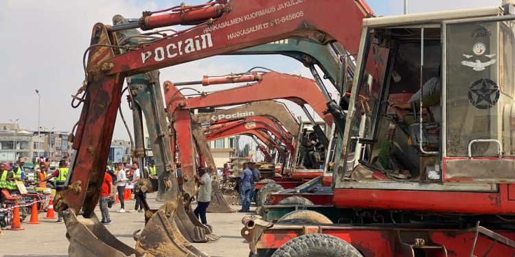 رئيس جهاز القاهرة الجديدة يتفقد محطات الصرف الصحي ومعدات الصيانة استعدادا لفصل الشتاء