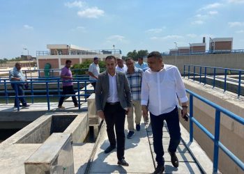 مسئولو “الإسكان” يتابعون سير العمل بمحطات مياه الشرب والصرف والمرافق بدمياط الجديدة