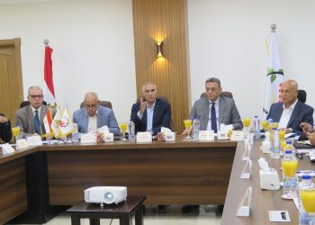 وزير الإسكان يتابع موقف توفيق الأوضاع بالأراضي المنضمة لأحوزة عددٍ من المدن الجديدة