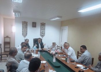 رئيس جهاز العاشر من رمضان يناقش استعدادات تسليم المرحلة الثانية من محطة مياه الشرب بطاقة 600 ألف م٣/يوم