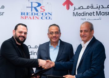 جانب من التوقيع