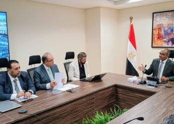 إسماعيل يناقش موقف مشروعات المياه والصرف وإدارة الحمأة المخطط تنفيذها بالشراكة مع القطاع الخاص