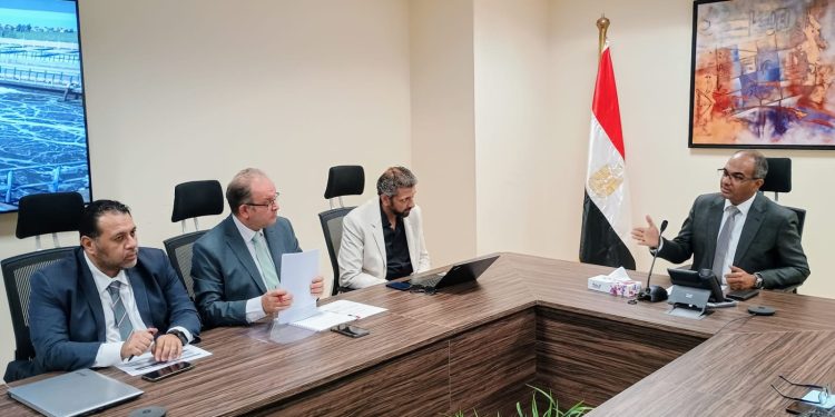 إسماعيل يناقش موقف مشروعات المياه والصرف وإدارة الحمأة المخطط تنفيذها بالشراكة مع القطاع الخاص