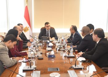 رجل أعمال ياباني يدرس فرص الاستثمار بالسوق العقاري المصري