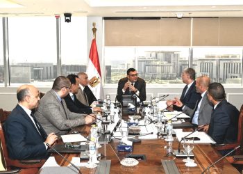 وزير الإسكان يتابع العمل بـ”منطقة الأعمال المركزية” بالعاصمة الإدارية.. و”أبراج الداون تاون” بالعلمين الجديدة