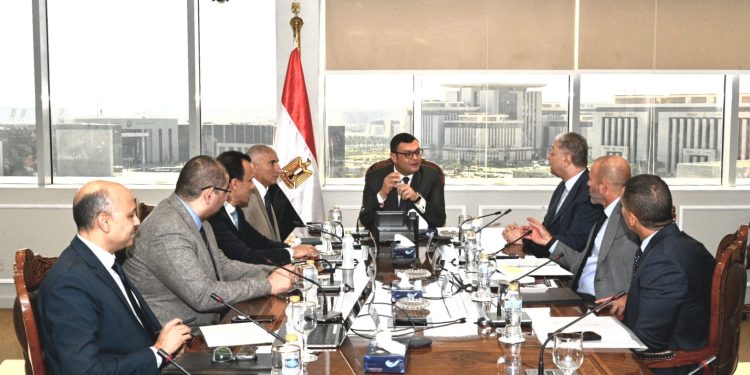وزير الإسكان يتابع العمل بـ”منطقة الأعمال المركزية” بالعاصمة الإدارية.. و”أبراج الداون تاون” بالعلمين الجديدة
