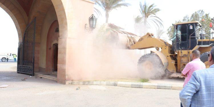 وزير الإسكان: تنفيذ 9 قرارات إزالة لمخالفات بناء بقطع أراضٍ بتوسعات الشيخ زايد