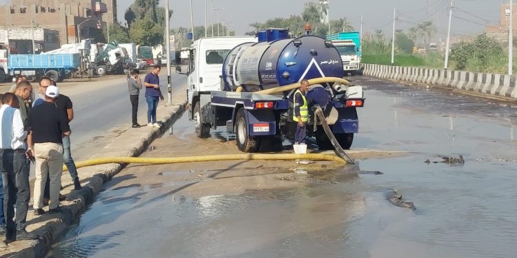 شركة مياه أسيوط تعلن عن تسريب مفاجئ في خط طرد محطة صرف البركة وتباشر أعمال الإصلاح