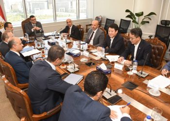 وزير الإسكان يتابع مع المبعوث الخاص لمجموعة “CSCEC” الصينية ورئيس فرعها بمصر موقف المشروعات المشتركة