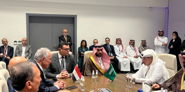 وزير الإسكان يعقد عدة اجتماعات مع ممثلى مجلس الأعمال السعودى المصرى لبحث تعزيز التعاون بين البلدين