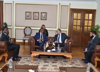 رئيس المقاولون العرب يستقبل وزير الاسكان الايفوارى