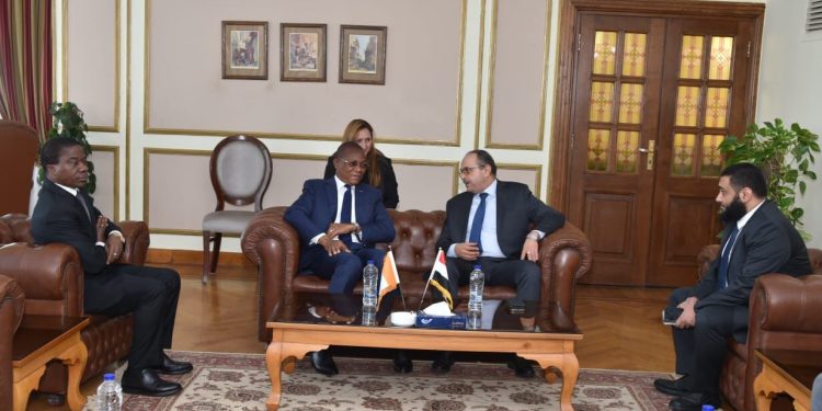 رئيس المقاولون العرب يستقبل وزير الاسكان الايفوارى
