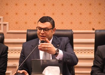 وزير الإسكان يوجه بمراجعة خطة تحديث الأحوزة العمرانية مع لجنة الإسكان بمجلس النواب طبقاً للأولويات ومشروعات “حياة كريمة”