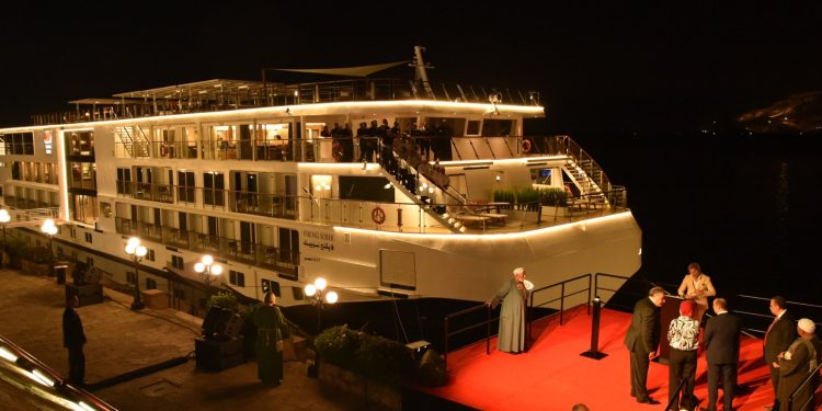 المقاولون العرب تشارك فى افتتاح أحدث الفنادق العائمة بالأقصر