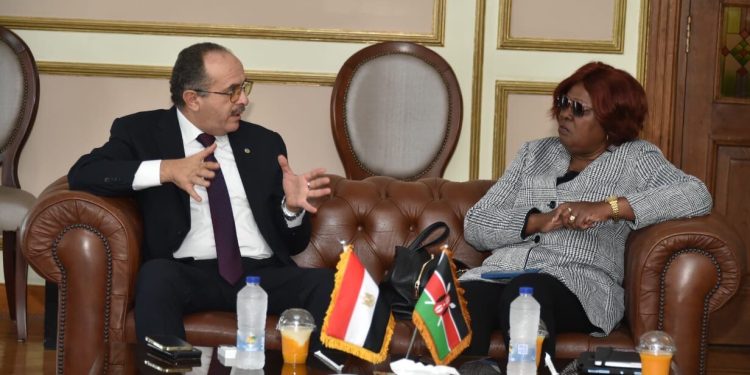 رئيس المقاولون العرب يستقبل وزيرة الإسكان الكينية