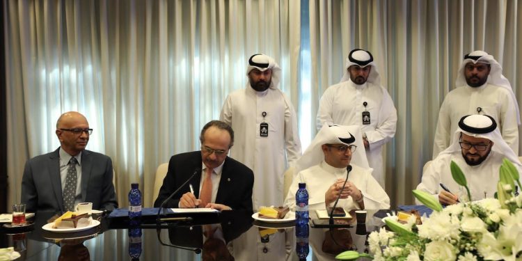 المقاولون العرب توقع عقد مشروع سكنى بالكويت