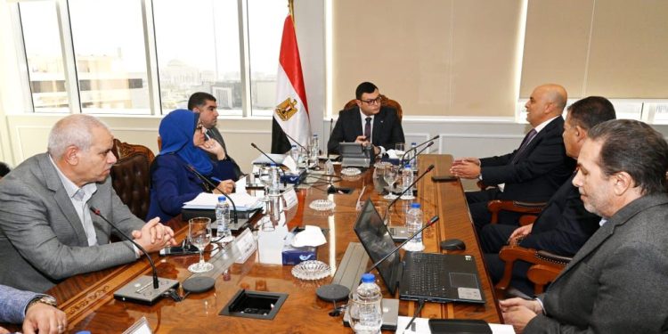 وزير الإسكان يتابع معدلات تسويق بعض مشروعات هيئة المجتمعات العمرانية الجديدة
