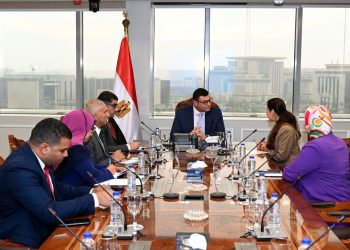 وزير الإسكان يلتقي مسئولى مجموعة “النساجون الشرقيون” الصناعية لمناقشة سبل التعاون وتذليل أي تحديات