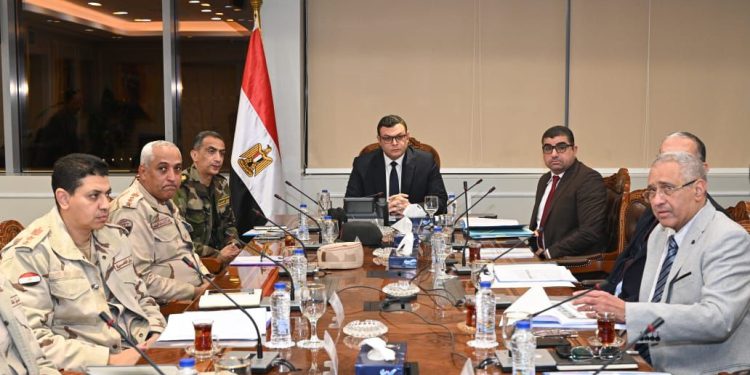 وزير الإسكان يترأس اجتماع اللجنة العليا للتعويضات المشكلة بقرار رئيس مجلس الوزراء