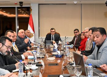 وزير الإسكان يتابع منظومة الصرف بالعاشر من رمضان.. وموقف تنفيذ الحلول العاجلة والدائمة