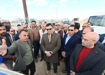 وزير الإسكان يتفقد سير العمل بمشروعات المدينة التراثية.. والبنية الأساسية بمدينة العلمين الجديدة