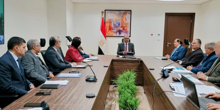 نائب وزير الإسكان يترأس اجتماع اللجنة التنسيقية لمشروعات الإحلال والتجديد لمحطات وشبكات المياه الشرب والصرف