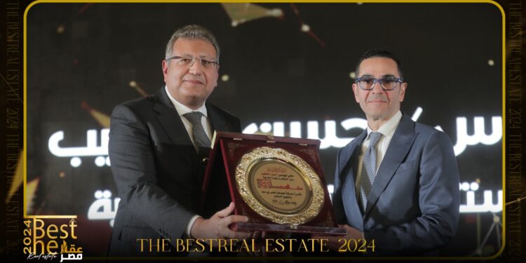 تكريم وزراء الاسكان والاستثمار وقطاع الأعمال ورئيس العاصمة الإدارية خلال حفل THE BEST REAL ESTATE 24