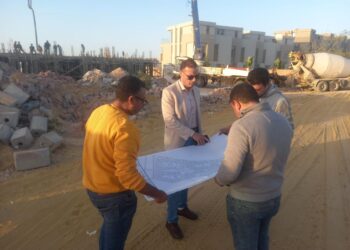 وزير الإسكان يتابع معدلات تنفيذ مشروعات القرى السياحية والساحل الشمالي الغربي