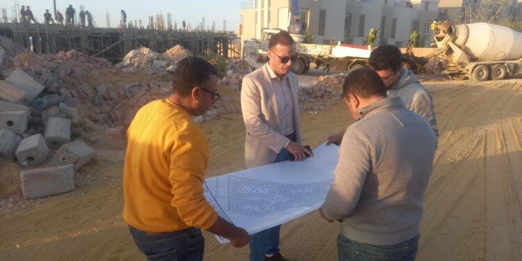 وزير الإسكان يتابع معدلات تنفيذ مشروعات القرى السياحية والساحل الشمالي الغربي