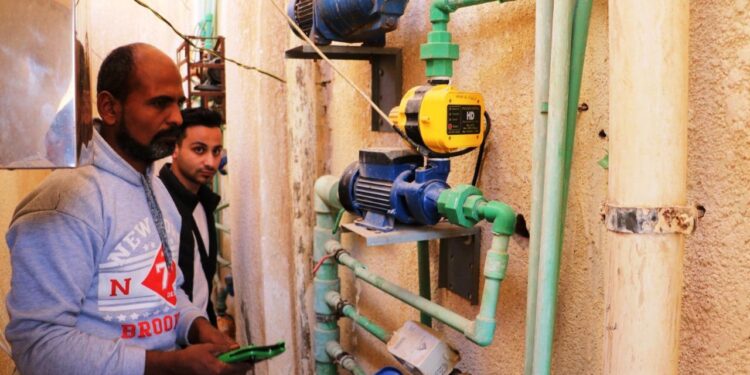 تنفيذ حملات إزالة إشغالات ووصلات مياه خلسة وغلق أنشطة مخالفة بمدن 6 أكتوبر والسادات و15 مايو