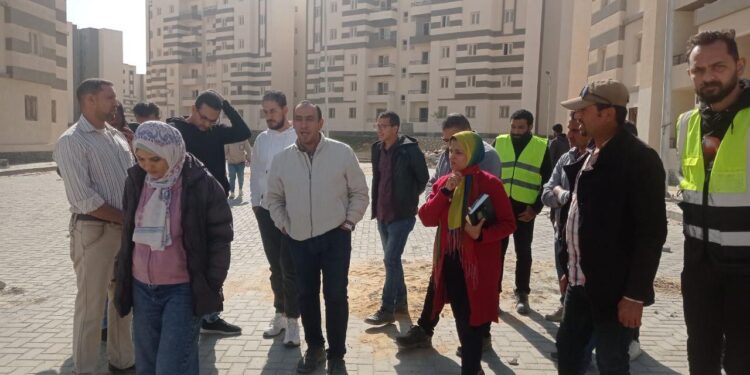 جهاز 15 مايو يُكثف أعمال الكهرباء وتنسيق الموقع بمواقع “سكن لكل المصريين”