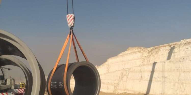 وزير الإسكان يُتابع معدلات تنفيذ مشروعات الطرق والمرافق بمساحة 16 ألف فدان بامتداد مدينة القاهرة الجديدة