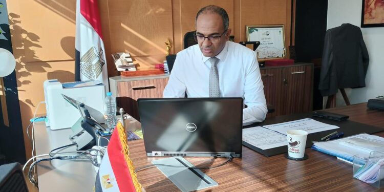 نائب وزير الإسكان يرأس اجتماعاً موسعاً لمتابعة مستجدات منظومة العمل بقطاع المرافق بمشاركة مسئولي الوزارة