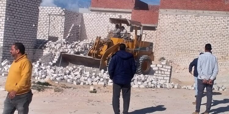 إزالة إشغالات وتعديات على الأراضى الواقعة تحت ولاية جهاز القطاع الثالث للساحل الشمالى الغربي