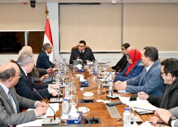 وزير الإسكان يعقد اجتماعا لمتابعة منظومة مياه الشرب والصرف الصحي بمحافظة بورسعيد