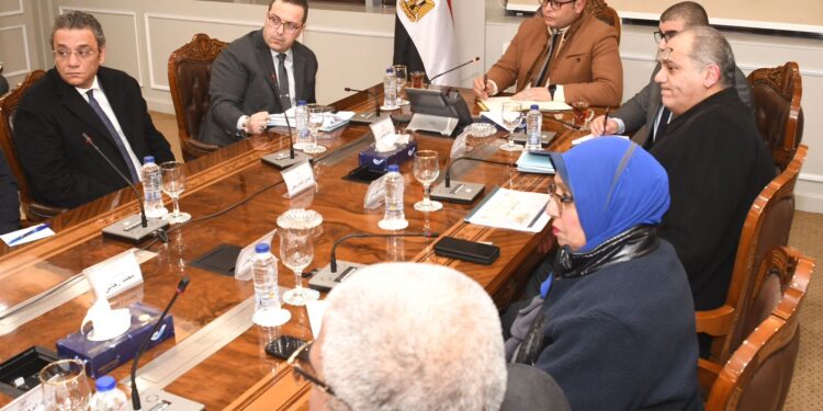 وزير الإسكان يتابع معدلات تنمية سفنكس الجديدة على مساحة 70 ألف فدان.. ومستجدات توفيق الأوضاع