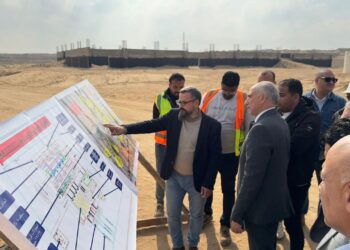 نائب رئيس هيئة المجتمعات العمرانية يتفقد مشروعات المرافق والكهرباء بمدينة العبور الجديدة