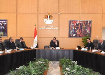 وزير الإسكان يتابع سير العمل بمنطقة الأعمال المركزية بالعاصمة الإدارية الجديدة