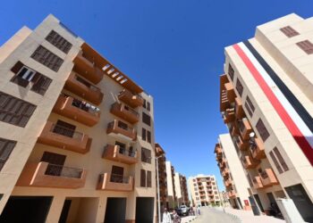 وزير الإسكان: طرح وحدات إدارية بمساحة 100م2 للبيع بمدينة الخارجة بالوادي الجديد