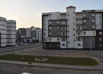 “الشربيني”: توفيق أوضاع 1050 مواطنا وتسليمهم رخص البناء بالشروق خلال عام