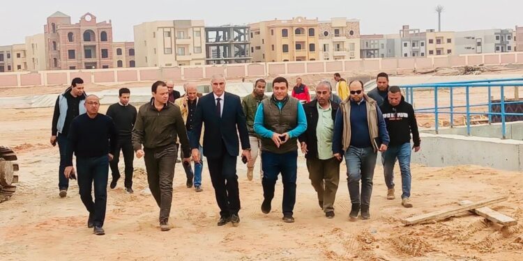 مسئولو “الإسكان” يتفقدون مشروعات المرافق الجاري تنفيذها لخدمة مدن ٦ أكتوبر