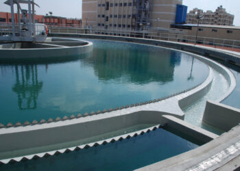 وزير الإسكان يستعرض مشروعات الشركة القابضة لمياه الشرب والصرف الصحي في 2024