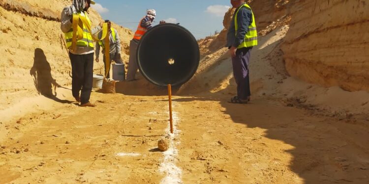 وزير الإسكان يتابع مشروعات المرافق بمساحة 8500 فدان بتوسعات مدينة الشيخ زايد