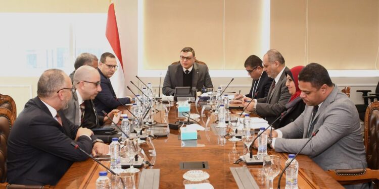 وزير الإسكان يلتقى ممثلي مجموعة الحكير القابضة ويستعرض عددا من الفرص الاستثمارية بالمدن الجديدة